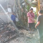 Sumardi Kades Jati Mulyo Sambangi Dan Berikan Bantuan Kepada Korban Kebakaran