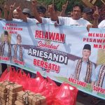 Relawan Aris Sandi Bersatu Adakan Bakti Sosial Jum’at Berkah Berbagi Nasi Kotak 