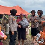 Kapolres Pesawaran Tinjau lokasi Banjir dan Salurkan Bansos untuk Korban Banjir di Dusun Rawa Kijing Pesawaran