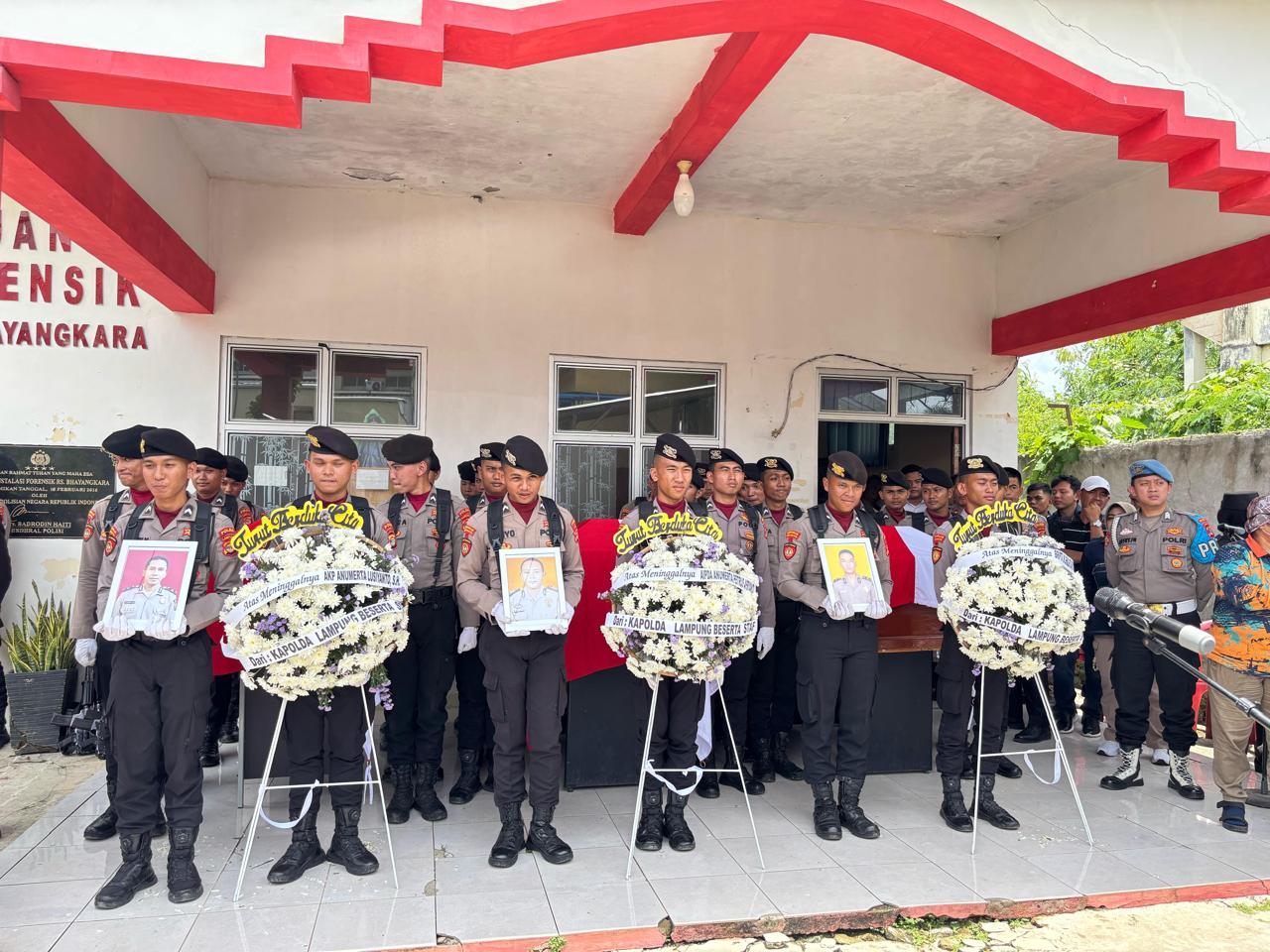 Polri Anugerahi Penghargaan Anumerta untuk Tiga Anggota Polda Lampung yang gugur