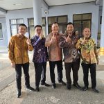 Momen Tak Terduga! Aries Sandi DP Berfoto Bareng Tim Supri-Suri, Picu Spekulasi Dukungan Baru