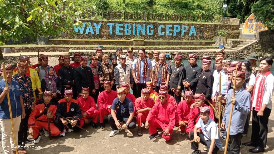 Way Tebing Ceppa Diangkat Jadi Ikon Wisata Budaya, Bupati Egi Siap Dorong Percepatan Pengembangan