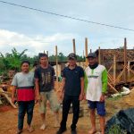 Dua Warga Pekon Kamilin Terima Bantuan Bedah Rumah: Haru dan Syukur Warnai Penyaluran