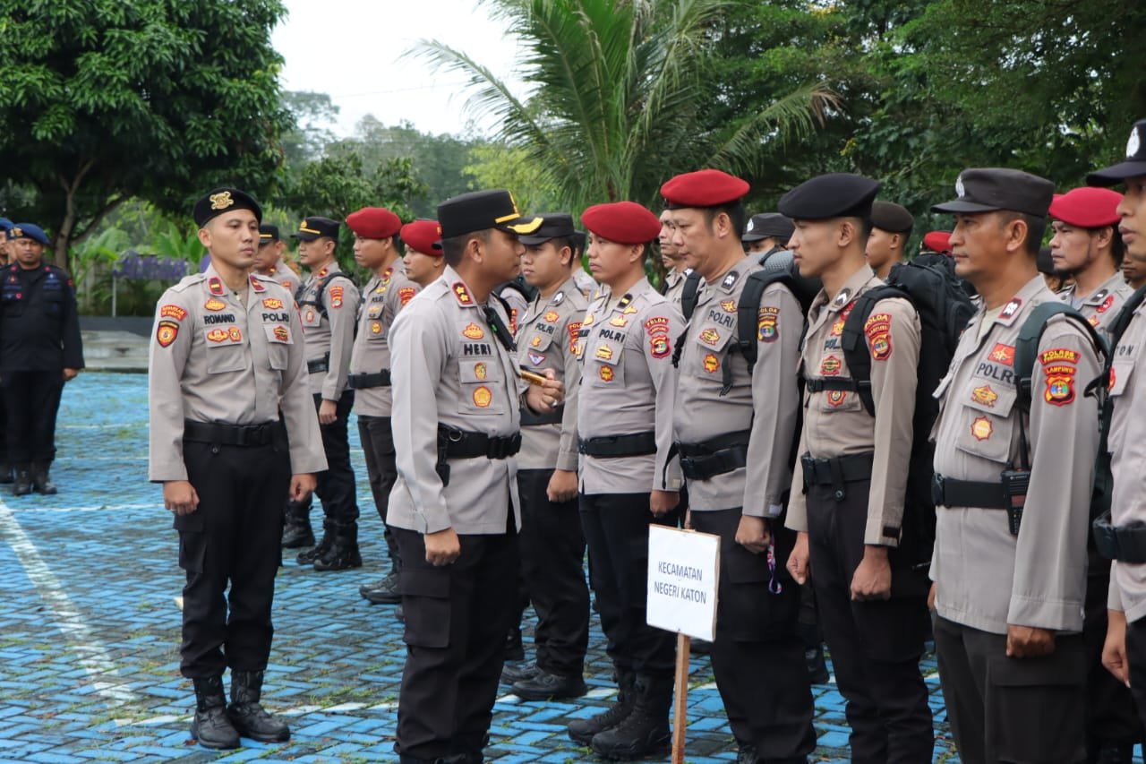 Kapolres Pesawaran Pimpin Apel Gelar Pergeseran Pasukan, Tegaskan Komitmen Netralitas dan Keamanan PSU 2025