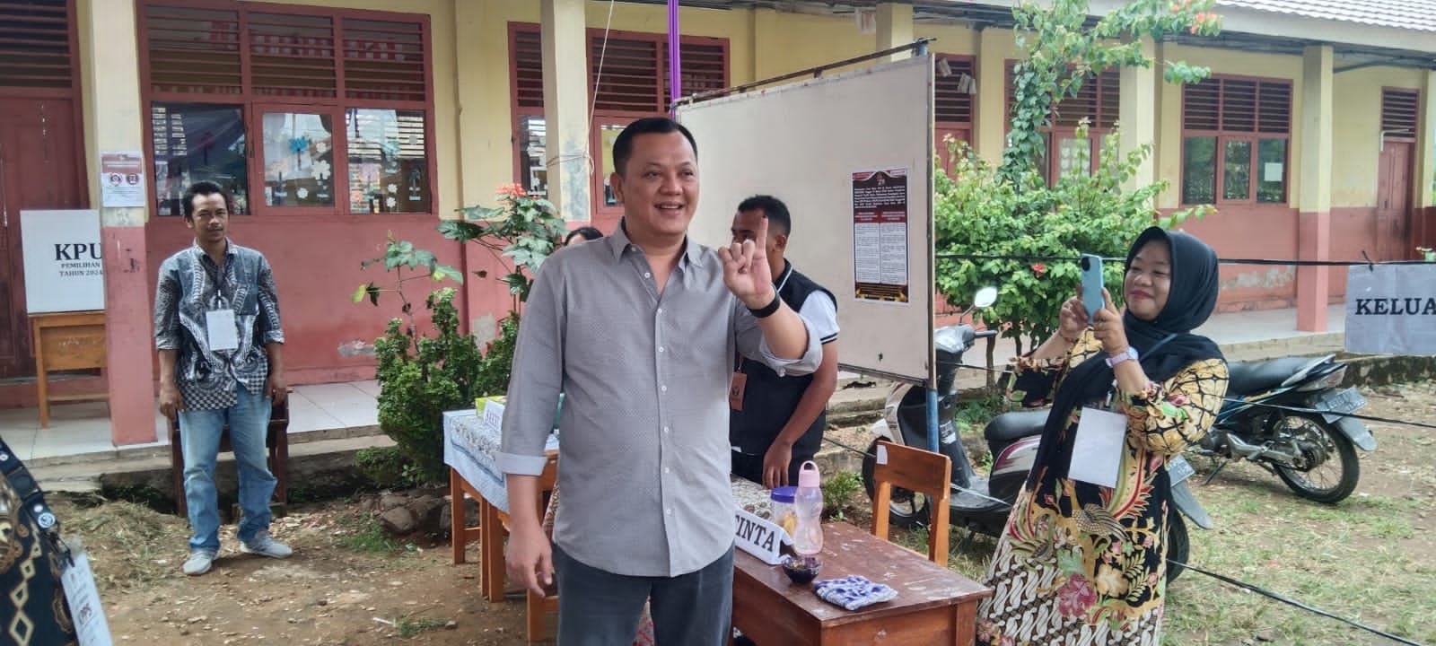 Mantan Bupati Pesawaran Beri Restu untuk Paslon SUPER: “Cintai dan Layani Rakyat!”