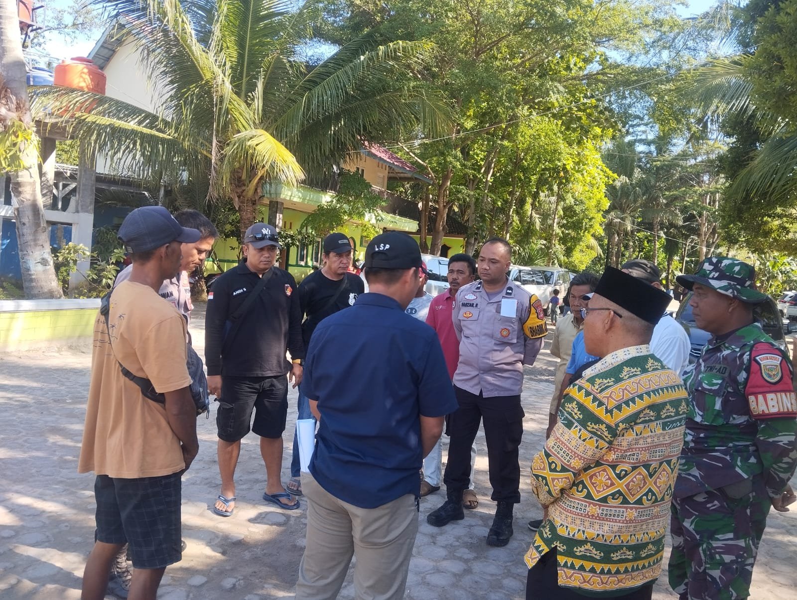 Polsek Padang Cermin Sosialisasikan Bahaya Bom Ikan ke Warga Pesisir