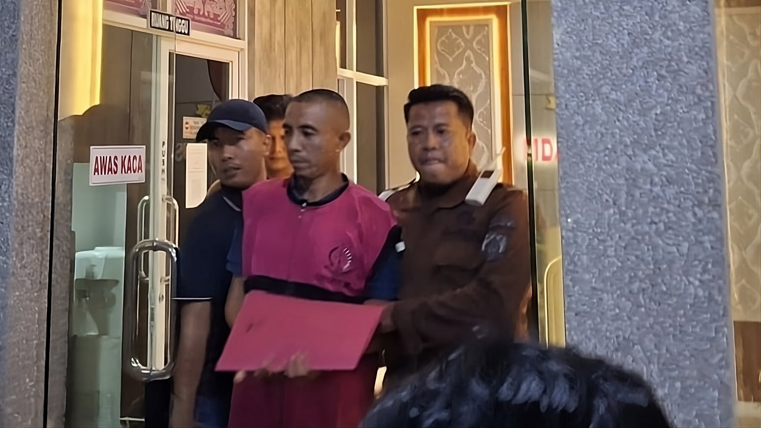Buronan Korupsi Rp2,2 Miliar Diciduk di Rumah Makan