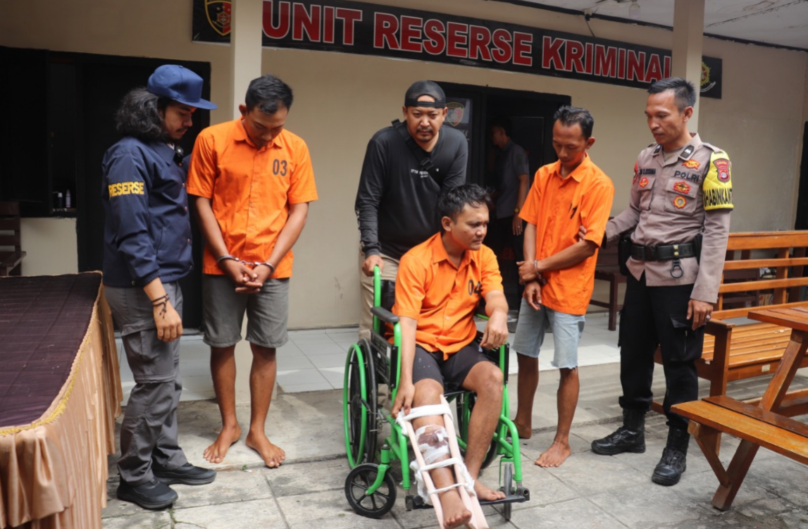 Polisi Tembak Pelaku Perampokan BRILink Pringsewu, Korban Luka Disabet Pisau
