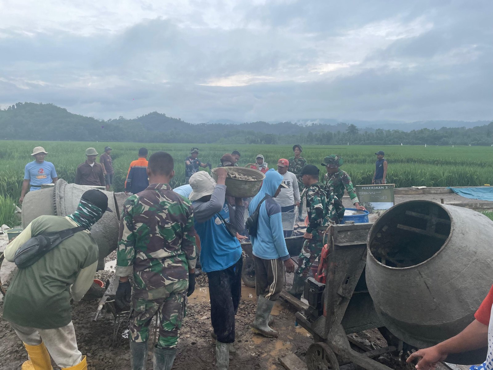 Rabat Beton TMMD ke-127 Percepat Akses Desa, TNI dan Warga Bangun Harapan di Tanjung Rejo