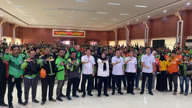 Bantuan Ojol Bandar Lampung Diserahkan Pemkot, Eva Dwiana Apresiasi Peran Driver Transportasi Online