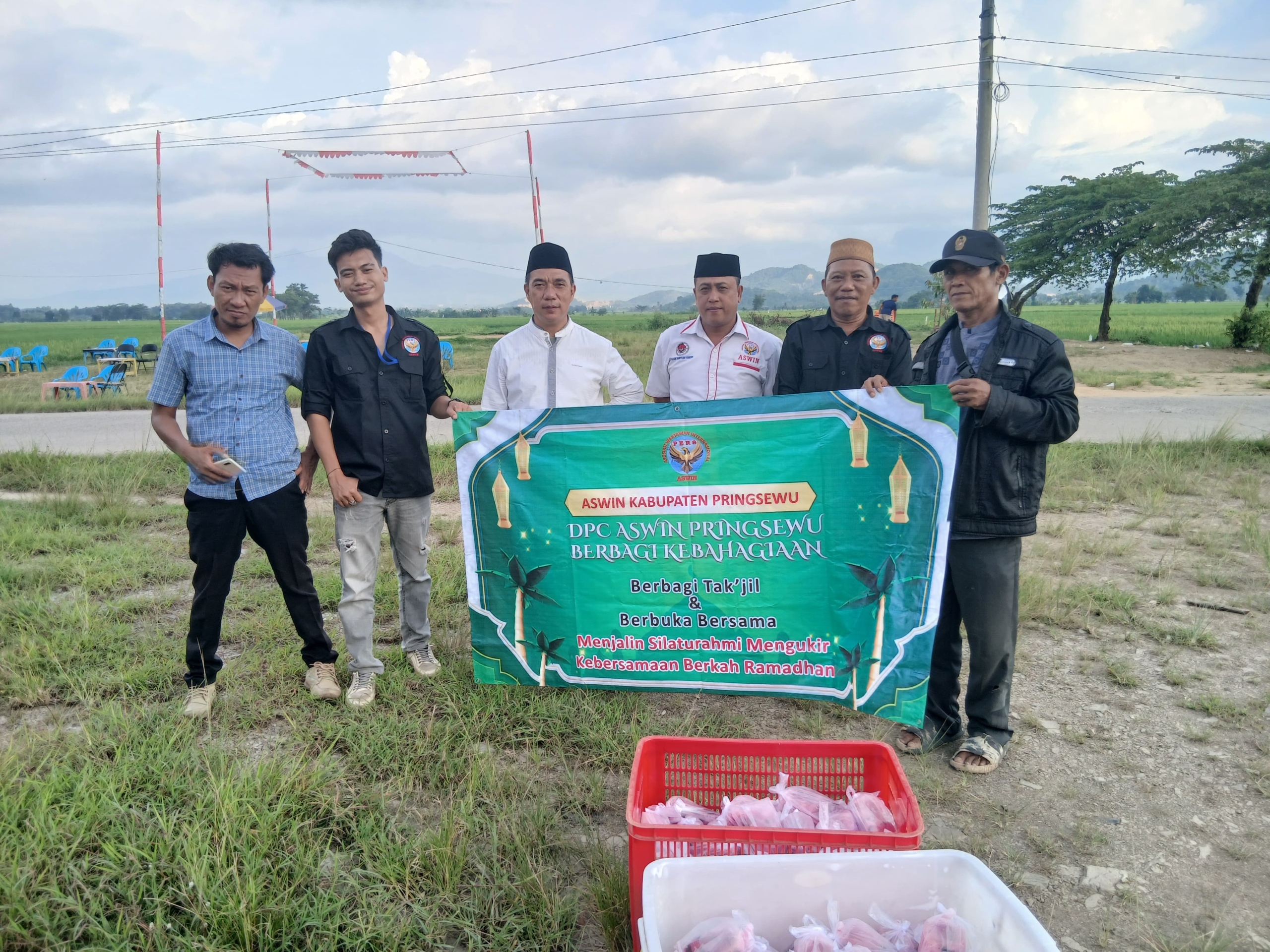 ASWIN Pringsewu Berbagi Takjil, Bangun Kepedulian Sosial dan Pererat Silaturahmi Ramadan