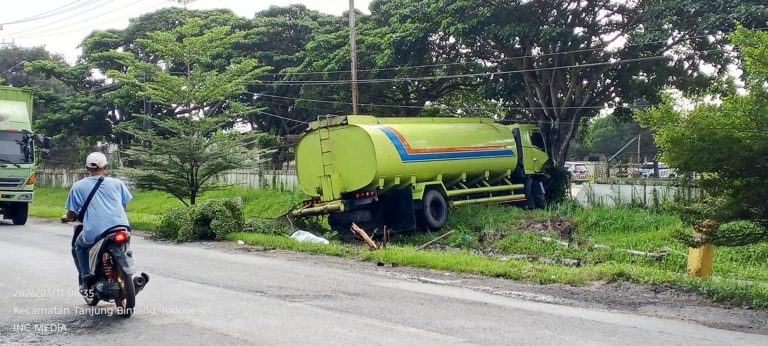 Tabrak Ayla Hingga Hantam Pagar dan Pohon, Truk Tangki Diduga Kerap Angkut BBM Ilegal dari Sungai Lilin