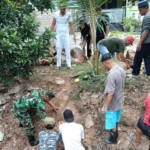 Babinsa Tangani Longsor Cepat, Gotong Royong Warga Pulihkan Saluran Air Nusantara Permai