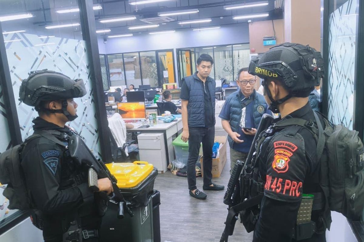 Judi Online Internasional Digerebek, Bareskrim Polri Segel Markas di Jakbar dan Amankan 321 WNA