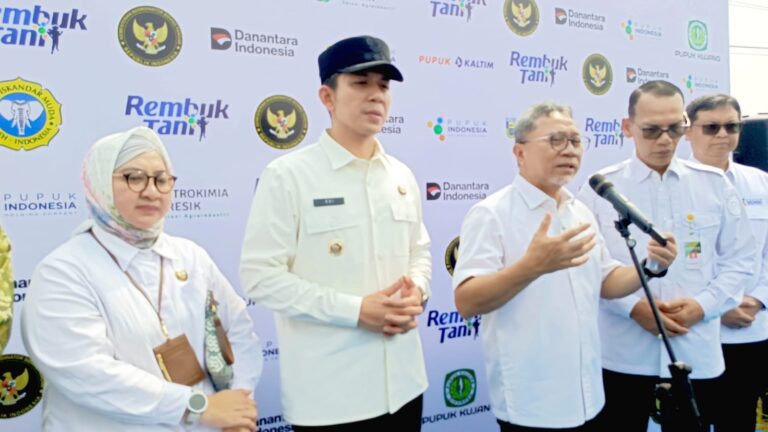 Pupuk Subsidi Lampung Aman, Zulhas Pastikan Petani Bisa Tebus Sebelum Musim Tanam