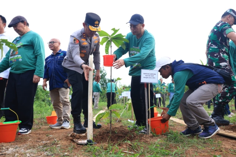 Penanaman Sejuta Pohon, Kapolda Lampung dan Menteri PKP Perkuat Gerakan Hijau di Lampung