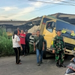 Babinsa Sigap Evakuasi Kecelakaan Dramatis di Kemiling, Nyawa ASN Selamat dari Truk Mundur