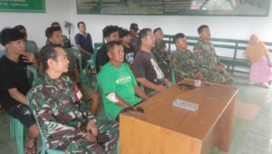 Nobar Bola Gembira: Koramil 421-09 Tanjung Bintang Pererat TNI dan Warga Lewat Kebersamaan