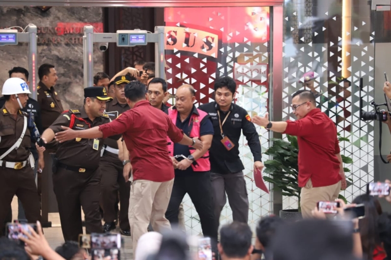 Dugaan Korupsi Tata Kelola MBG, Eks Kepala BGN Dadan Hindayana dan Dua Mantan Wakil Kepala Jadi Tersangka