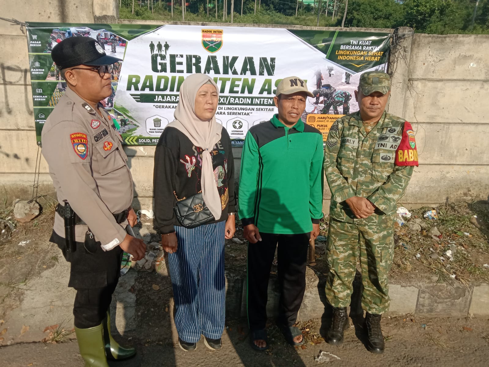 Gotong Royong Jalan Pramuka Perkuat Kepedulian Lingkungan di Kemiling Raya
