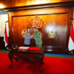 Soliditas TNI-Polri Jadi Kunci Stabilitas Nasional, Kapolri dan Panglima TNI Perkuat Sinergi di Mabes TNI
