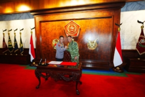 Soliditas TNI-Polri Jadi Kunci Stabilitas Nasional, Kapolri dan Panglima TNI Perkuat Sinergi di Mabes TNI