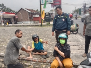 Mediasi Bhabinkamtibmas Berhasil Akhiri Perselisihan Kecelakaan Fuso dan Sepeda Motor di Jalan Imam Bonjol