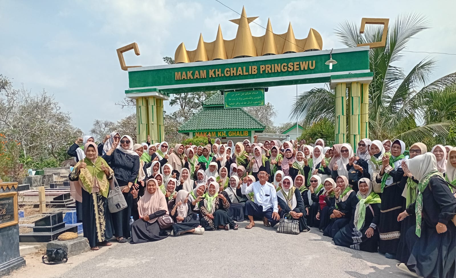 Ziarah Muslimat NU Jati Agung: 100 Jamaah Teladani Jejak Dakwah KH Gholib dan Ulama Lampung