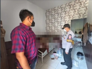 Respon Cepat Polisi 110, Polisi Evakuasi Penemuan Jenazah Perempuan di Kos Kesambi Cirebon