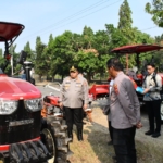 Bantuan Alsintan Cirebon Diperkuat, Kapolresta Serahkan Traktor Kementan untuk Percepat Swasembada Pangan Nasional