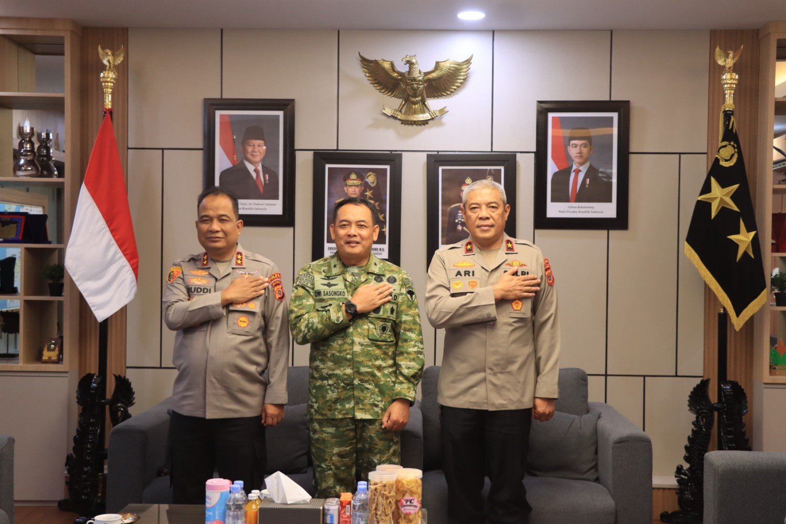 Sinergitas TNI-Polri Jadi Komitmen Bersama, Kapolda Aceh Sambut Silaturahmi Kasdam Iskandar Muda di Mapolda Aceh