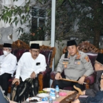 Kapolresta Cirebon Takziah ke Rumah Duka Sesepuh Pondok Buntet Pesantren KH. Hasanuddin Kriyani