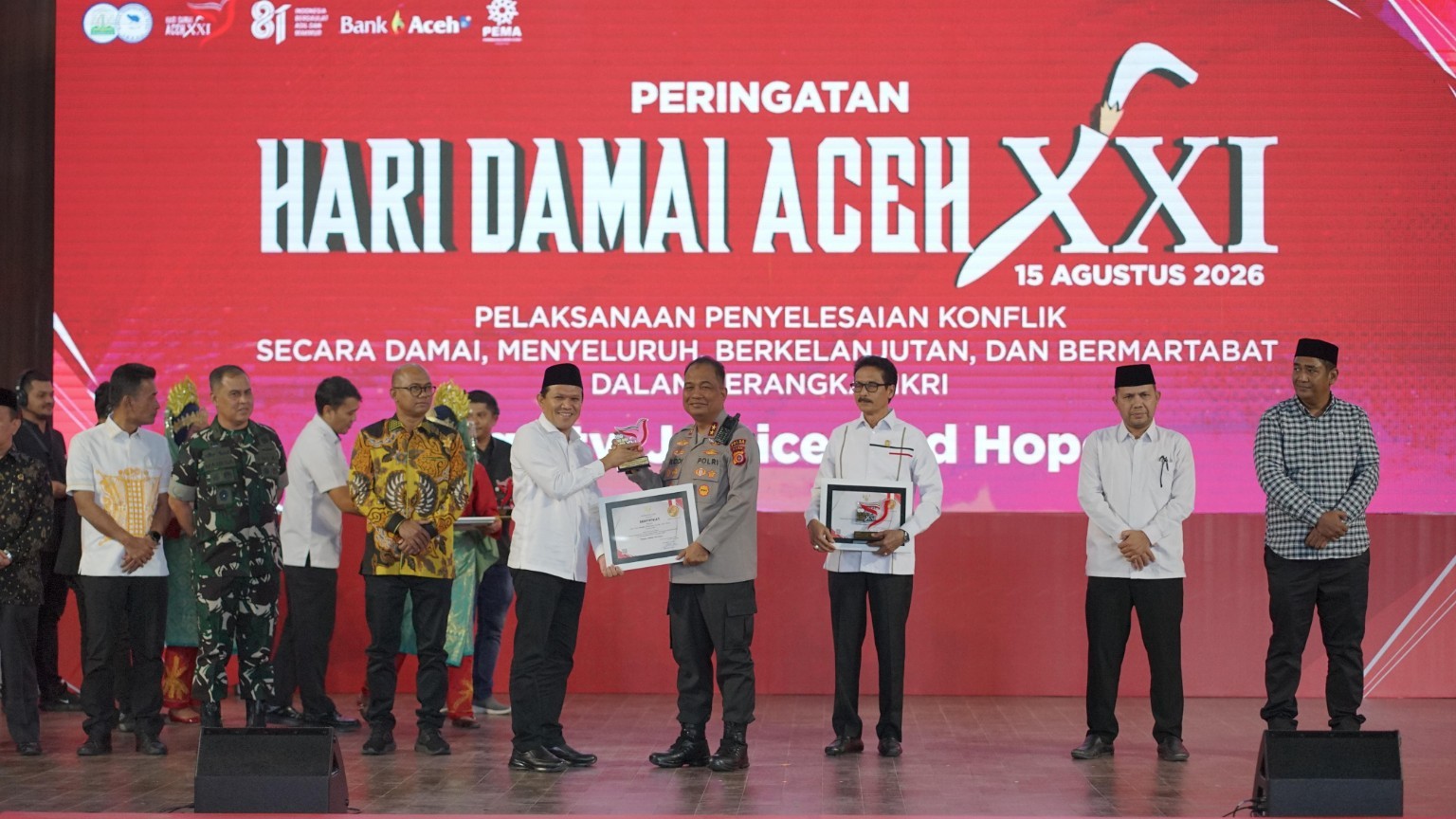 Hari Damai Aceh: Kapolda Aceh Terima Penghargaan atas Kontribusi Merawat Perdamaian