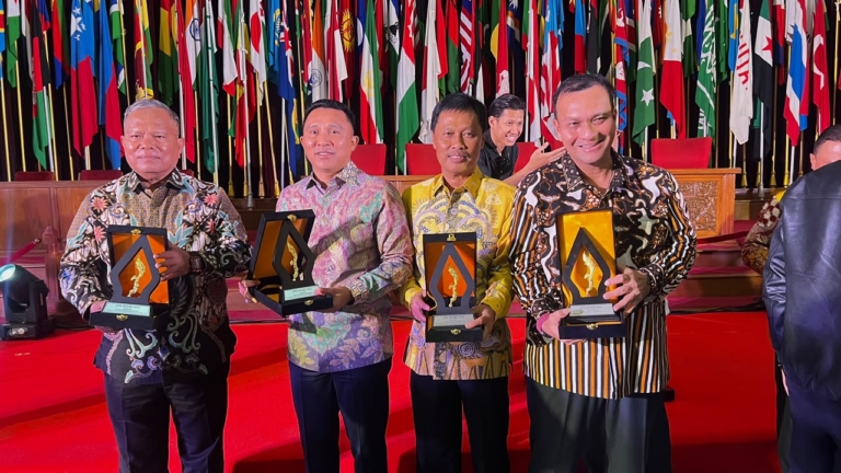 LPM Award 2026: Wali Kota Cirebon Raih Apresiasi Nasional atas Komitmen Pemberdayaan Masyarakat