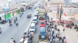 Antrean Panjang di Jalan Cikarang–Cibarusah, Proyek Perbaikan Jalan Disorot Saat Jam Sibuk