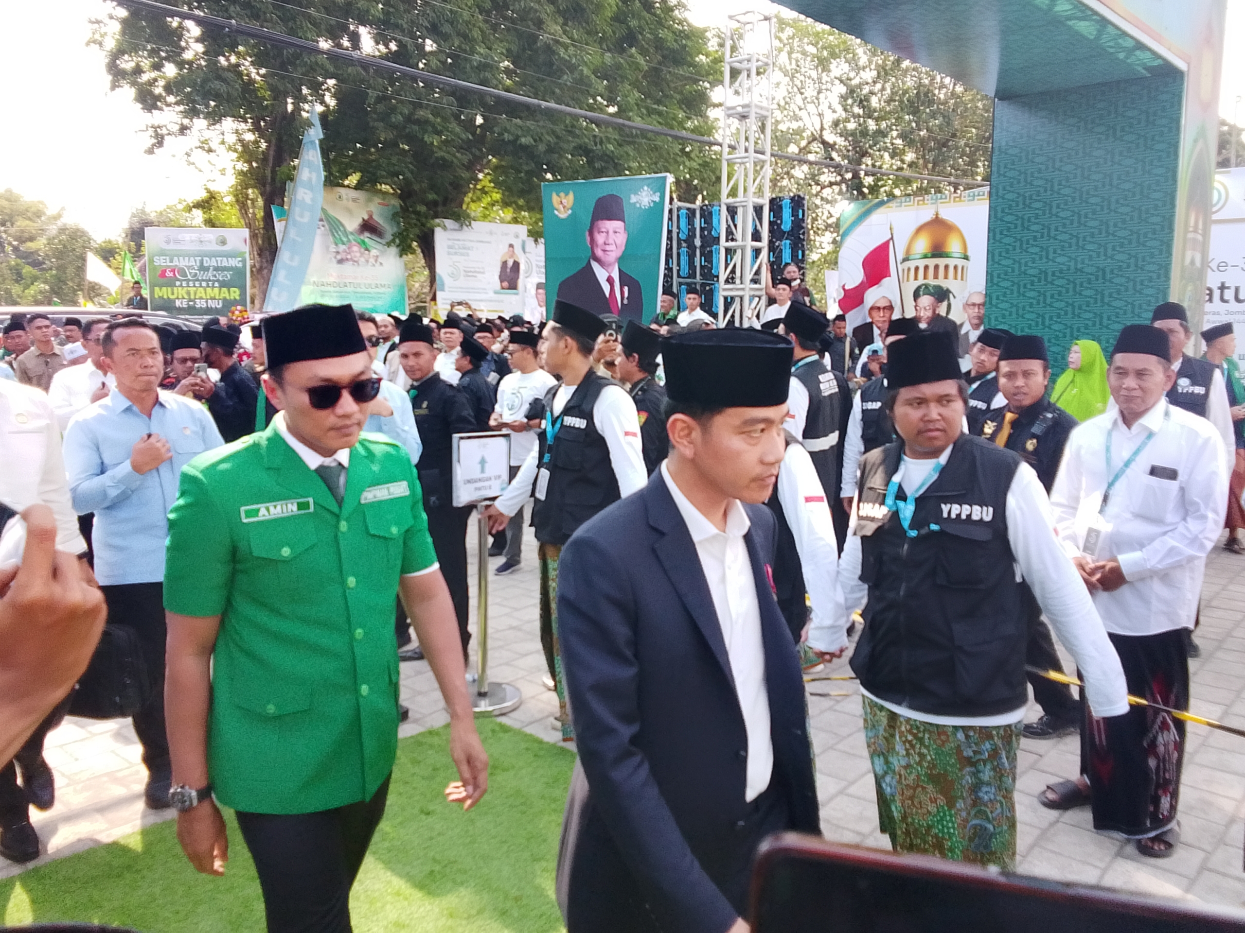 Gibran Tiba Lebih Awal di Muktamar ke-35 NU, Duduk Bersama Gus Yahya