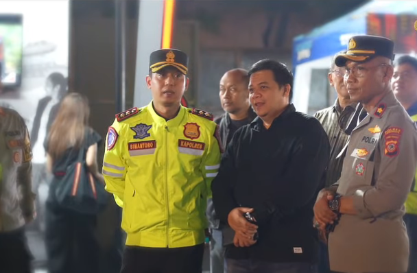 Kapolres Cirebon Kota Pimpin Patroli Malam Minggu, Pastikan Warga Aman dan Nyaman