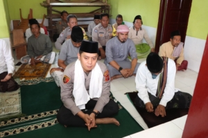 Kapolres Cirebon Kota Gelar Jumat Keliling di Masjid Agung Keramat Benda Kerep