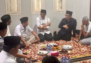 Wagub Aceh Dek Fadh Bertakziah ke Rumah Duka Sjamsul Kahar, Ayahanda Wamenkomdigi Nezar Patria