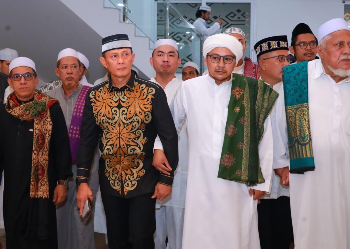 Kapolda Lampung Hadiri Penutupan Majelis Maulid Arbain Lampung di Masjid Al-Bakrie