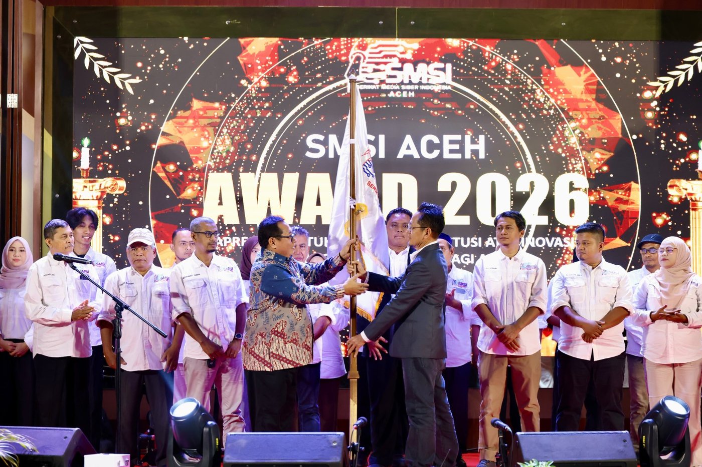 Ekonomi Syariah Aceh: Wagub Fadhlullah Raih Penghargaan SMSI Aceh Awards 2026