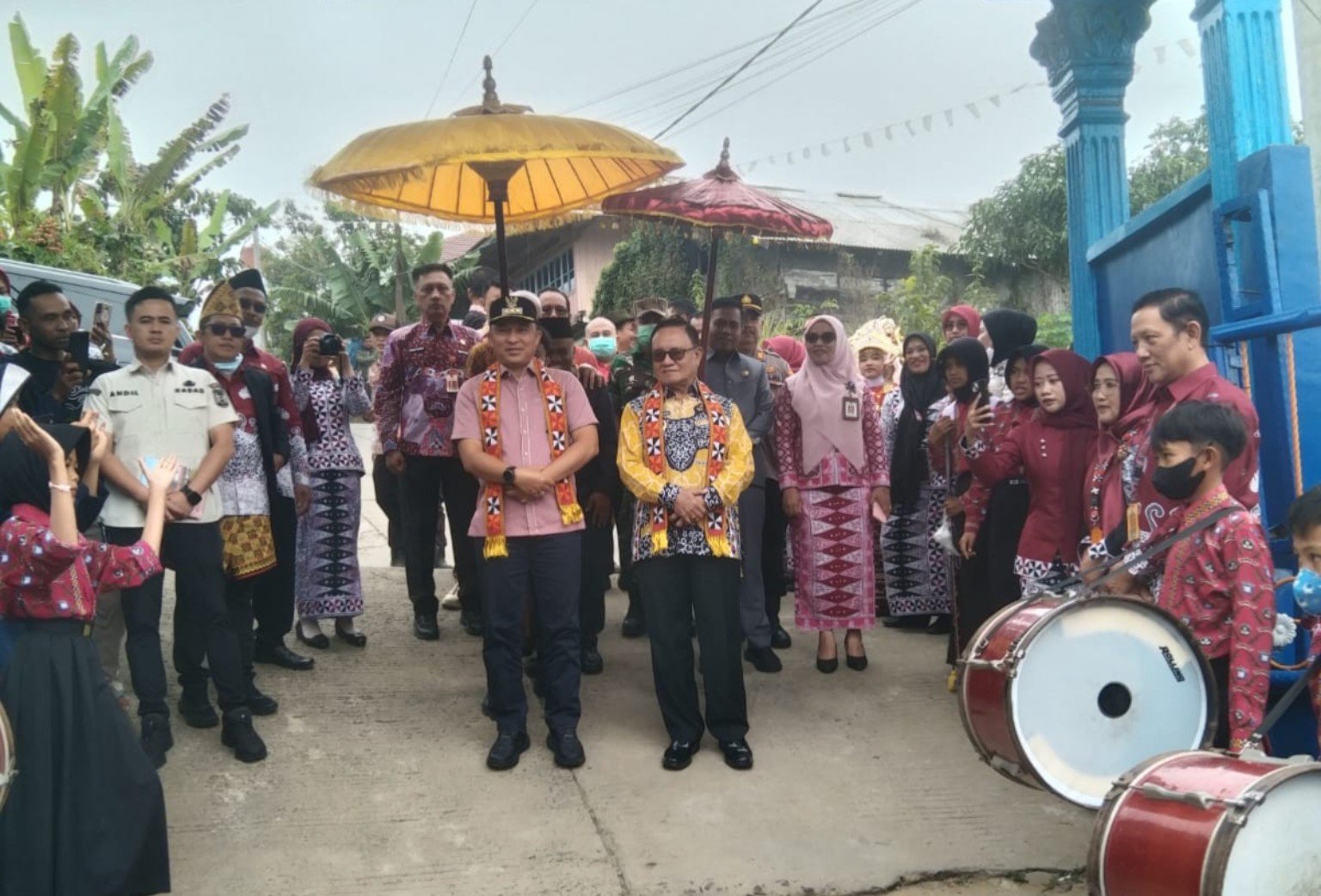 766 Seragam Gratis Pemkab Lambar Hapus Jurang Kaya Miskin di Sekincau