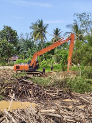 Pembersihan Krueng Langsa Dipercepat, Dua Excavator Angkat Material Sisa Banjir