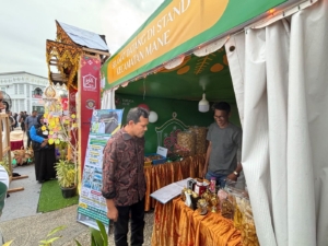 Wagub Aceh Keliling Hampir Seluruh Stand Expo UMKM Pidie, Produk Lokal Laris Diborong