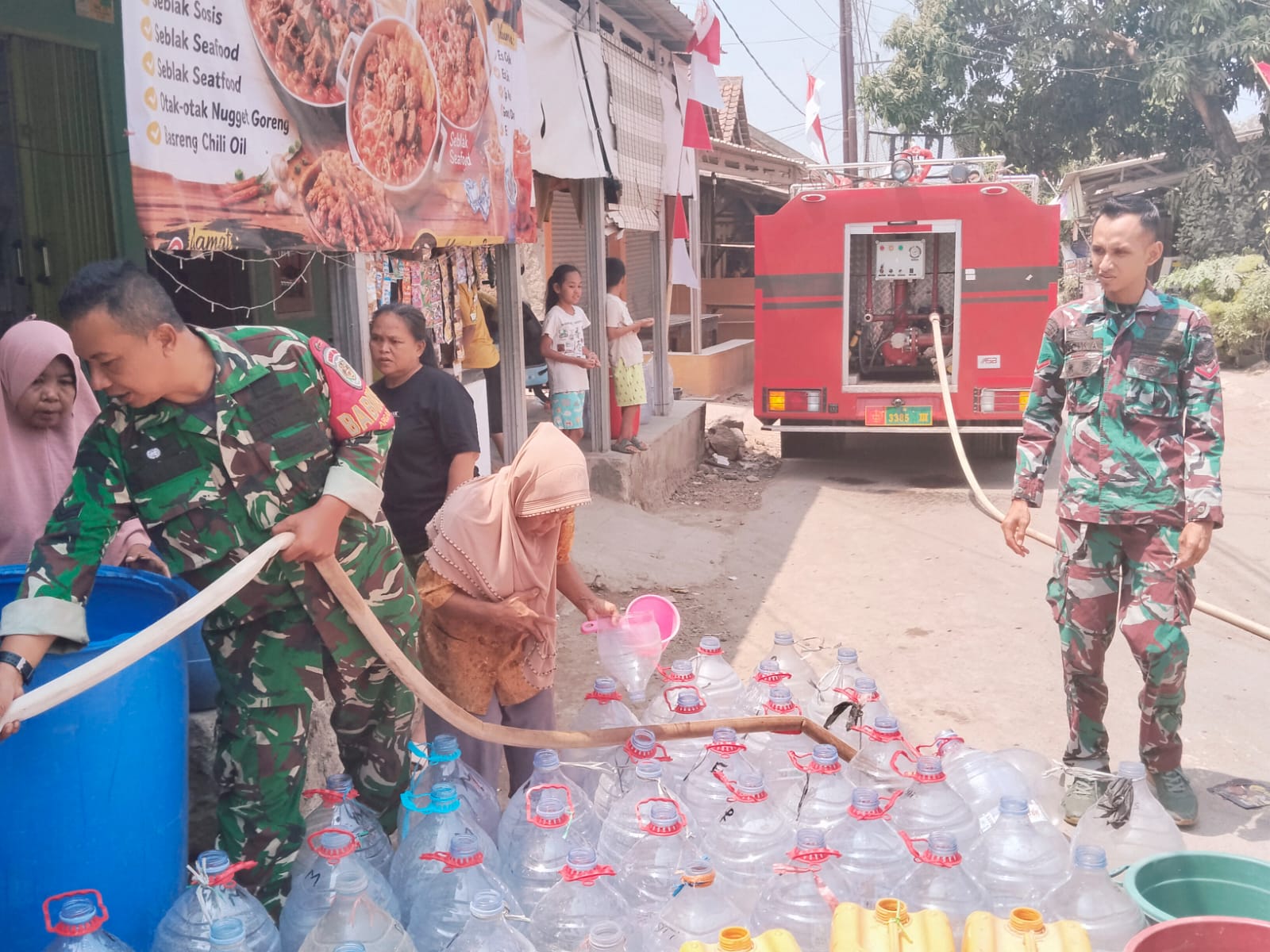 Air Bersih 5.000 Liter Disalurkan TNI untuk Warga Kedung Krisik Utara