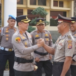 Kenaikan Pangkat Pengabdian, Kapolres Cirebon Kota Apresiasi Dedikasi Dua Personel