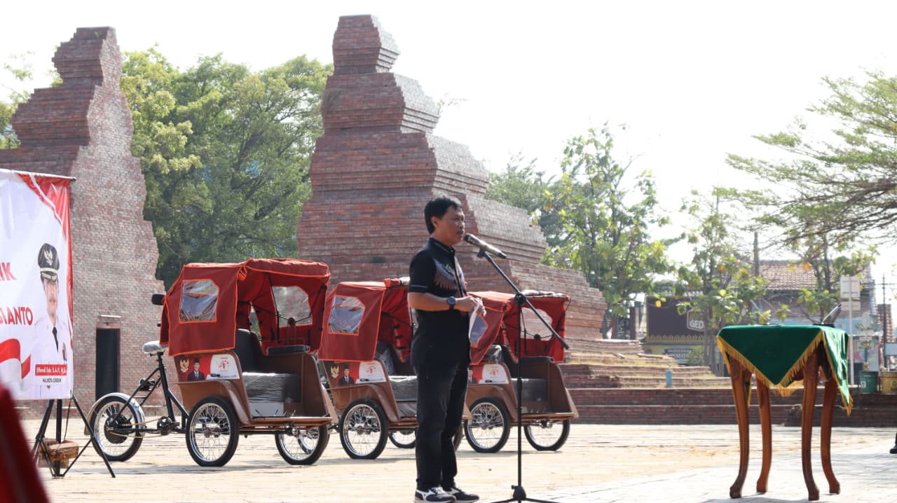Becak Listrik Bantuan Presiden Diserahkan Gratis, 200 Pengemudi di Cirebon Jadi Penerima
