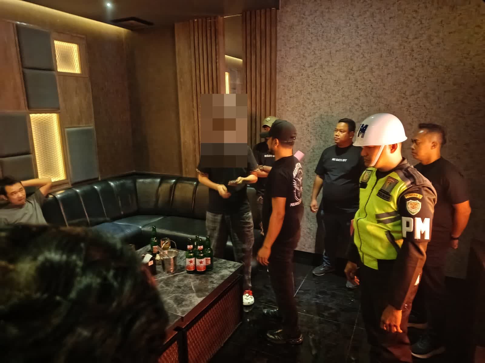 Razia Tempat Hiburan Malam Cirebon Kota Sita 24 Botol Minuman Beralkohol