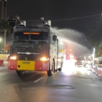 Brimob Antisipasi Abu Vulkanik Anak Krakatau, Jalan Disemprot dan Masker Dibagikan