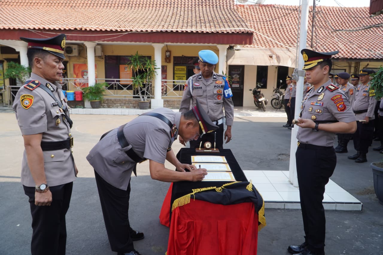Sertijab Kapolsek Lemahwungkuk, IPTU Didik Siswanto Resmi Jabat Kapolsek